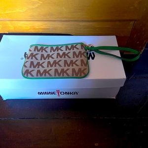 COPY - Kelly green and classic print MK small wri…